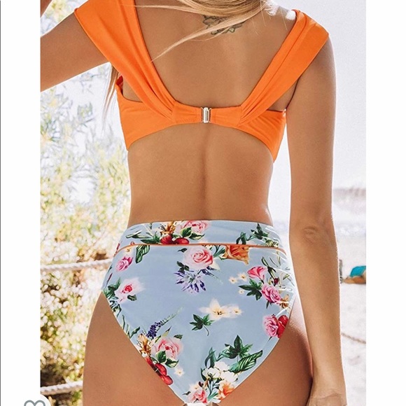 Bikini - Picture 3 of 3